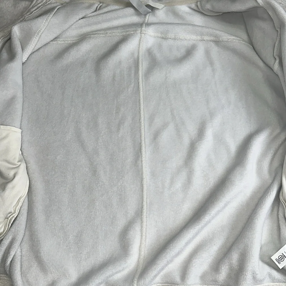Athleta Triumph Women's Size XSmall Ivory Cream Long Sleeve‎ Full Zip Hoodie